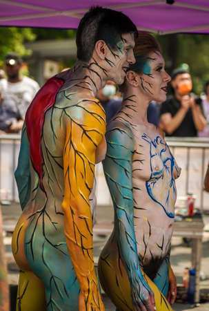NEW YORK - JULY 25, 2021: Artists paint fully nude models of all shapes and sizes during 8th NYC Body Painting Day featuring artist Andy Golub at Union Square in New Yorkのeditorial素材