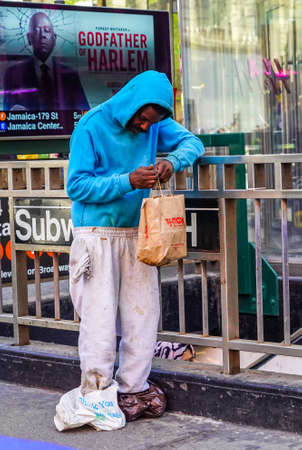 NEW YORK CITY - MAY 2, 2021: Homeless man at 34th Street in Midtown Manhattanのeditorial素材
