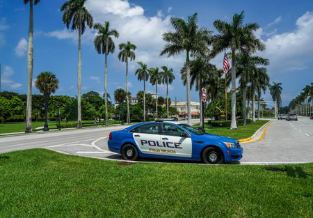 PALM BEACH, FLORIDA - SEPTEMBER 6, 2021: Palm Beach police department car provides security at the Royal Poinciana Way, Palm Beach, Floridaのeditorial素材