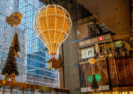 NEW YORK - NOVEMBER 28, 2021: The Hudson Yards shopping mall decorated for Holidays Season in New Yorkのeditorial素材