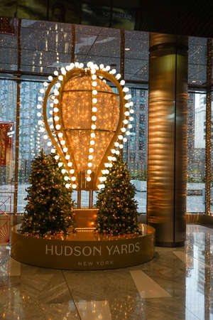 NEW YORK - NOVEMBER 28, 2021: The Hudson Yards shopping mall decorated for Holidays Season in New Yorkのeditorial素材