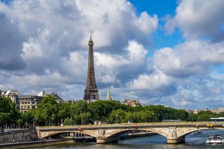 Pont des Invalides and Effel Tower as it seen from the Pont Alexandre III in Paris, Franceのeditorial素材