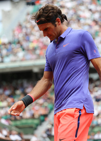PARIS, FRANCE - MAY 27, 2015: Seventeen times Grand Slam champion Roger Federer in action during his second round match at Roland Garros 2015 in Paris, Franceのeditorial素材