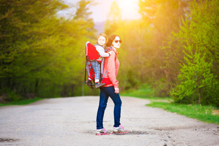 To carry the child travels with mom in the world.の写真素材