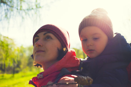 To carry the child travels with mom in the world.