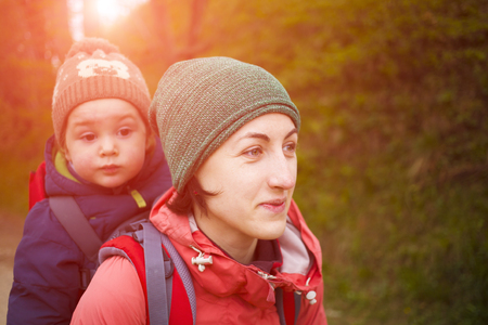 To carry the child travels with mom in the world.の写真素材