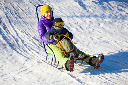 a mom with a child sledding in the fresh winter air, the child in protective glasses.
の写真素材