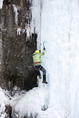 A young climber climbs on ice climbing and winter sport activities in cold weather.
の写真素材