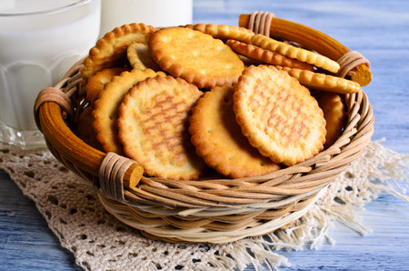 Cracker of a round form in a wicker basketの写真素材