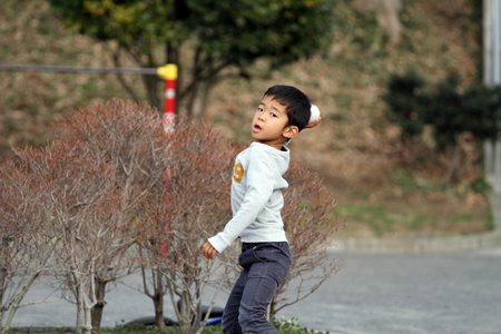 Japanese boy playing catch (6 years old)の写真素材