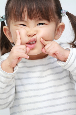 smiling Japanese girl (2 years old)の写真素材