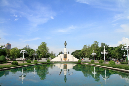 King Rama VI monument in Lunpini park, Bangkok, Thailandのeditorial素材