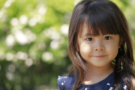 Japanese girl in green (4 years old)の写真素材