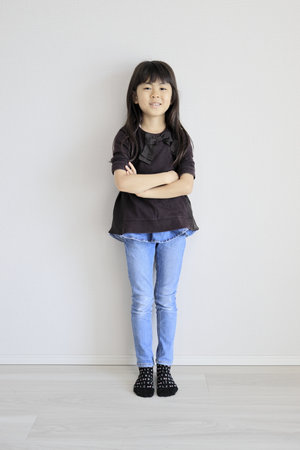 Japanese girl folding her arms (7 years old)の写真素材