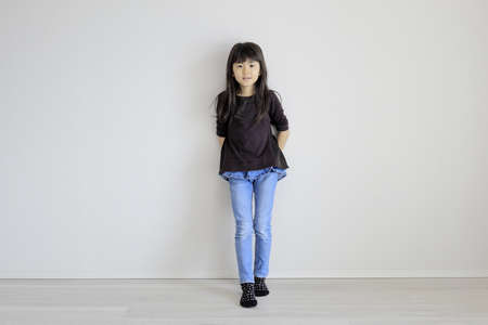 Japanese girl leaning on the wall (7 years old)の写真素材