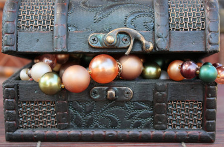 treasure chest closed on pearl necklaceの写真素材