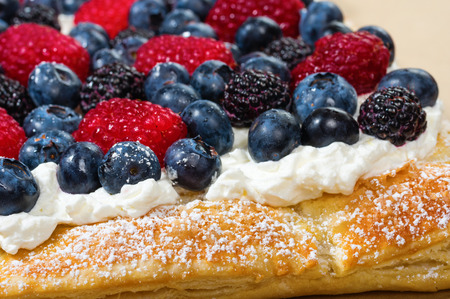 Fresh berry tart with blueberries and raspberries and powdered sugarの写真素材
