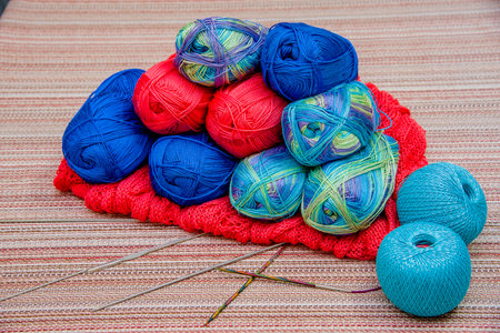Wool yarn arranged in circle with space for your text