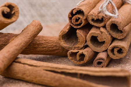 cinnamon sticks, Dry cinnamon bark tied in a bunch on a burlap background.の写真素材