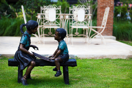 Kids statue in public parkの写真素材