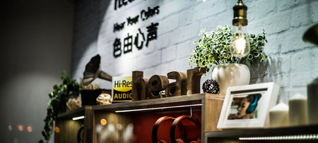 Window display at Shanghai old Avenue Joffreのeditorial素材