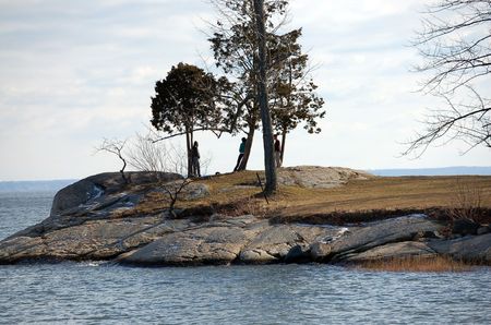 3 kids beside treesの写真素材
