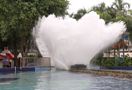 Extreme water Super splash slider boat to the water in amusement park