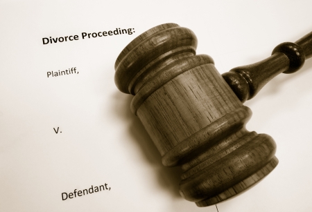 closeup of a legal gavel on divorce document                               の写真素材