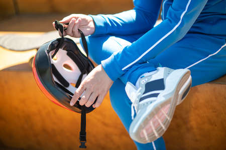 Sportsperson getting ready for the skateboarding workoutの写真素材