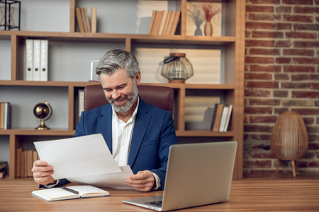 Psychologist engaging in therapy session providing professional psychological assistanceの写真素材