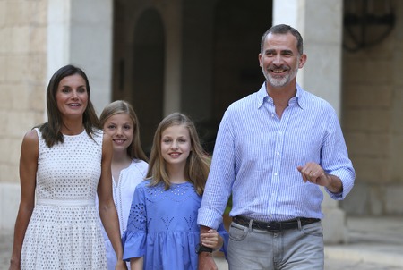 Palma de Mallorca / Spain - July 30, 2018 - Spanish royal family King Felipe and Queen Letizia pose with their daughters princesses Leonor and Sofia in Palma de Mallorca during their summer holidays in Almudaina gardensのeditorial素材