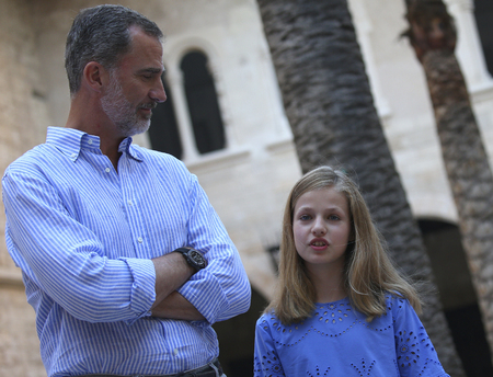 Palma de Mallorca / Spain - July 30, 2018 - Spanish royal family King Felipe and Queen Letizia pose with their daughters princesses Leonor and Sofia in Palma de Mallorca during their summer holidays in Almudaina gardensのeditorial素材