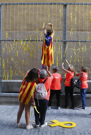Barcelona / Spain - September 11, 2018 - Citizens coming from all around Catalonia celebrate in Barcelona their Diada, a yearly Catalan Nationalism celebration that actually demands the liberation of the jailed Catalan government politicians that promotedのeditorial素材