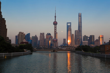 Zha Pu road bridge night shot in Shanghai Lujiazuiのeditorial素材