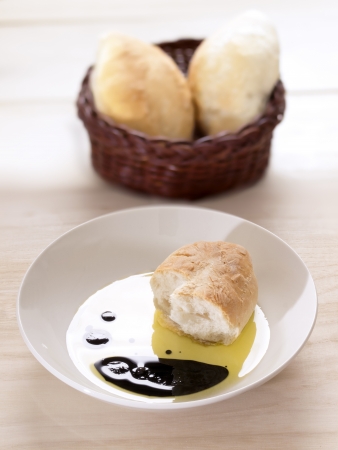 close up of bread in olive oil balsamic vinegar dipの写真素材