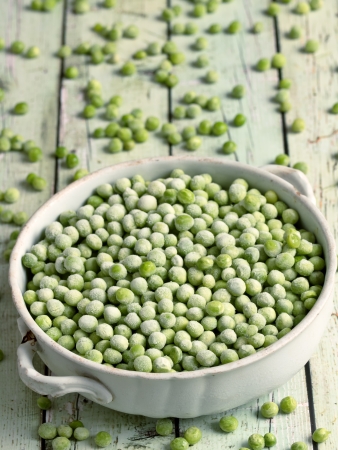 close up of a bowl of frozen green peasの写真素材