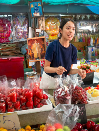 Huahin, Thailand, 28th December 2018, Thai traditional local market. Colorful and busy meeting place for shopping and eating.のeditorial素材