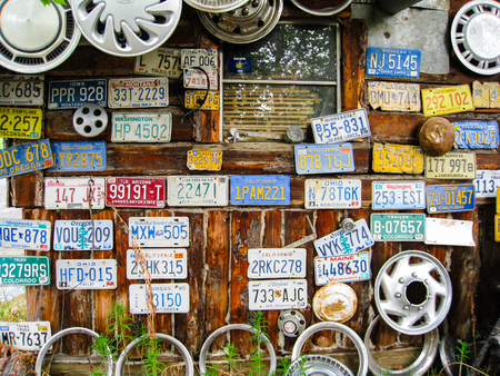 Abandoned license plates: Alaska: USA: 28 May 2009: Along the Dalton highway to arctic circle.のeditorial素材