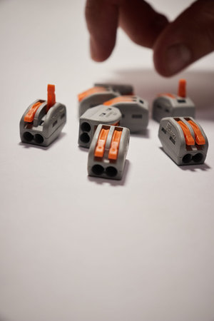 Electrical terminal blocks, for wiring connection, pulling arm
