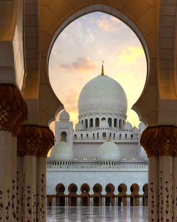 Sheikh Zayed Grand Mosque, Abu Dhabi, UAE. View from arabic archの写真素材
