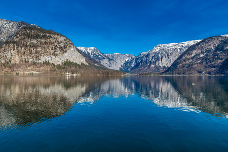 Beautiful View Of Lake Hallstater See With Mountains In The Background-Hallstatt,Austria,Europeの写真素材