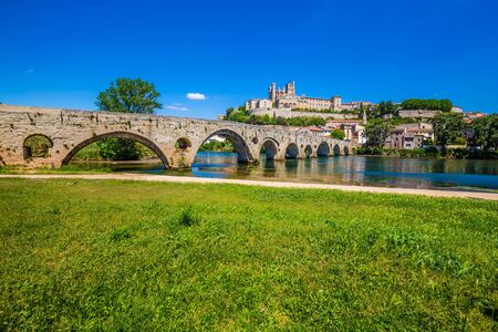 Old Bridge And Cathedral In Beziers - Hérault, Occitanie, France, Europeのeditorial素材