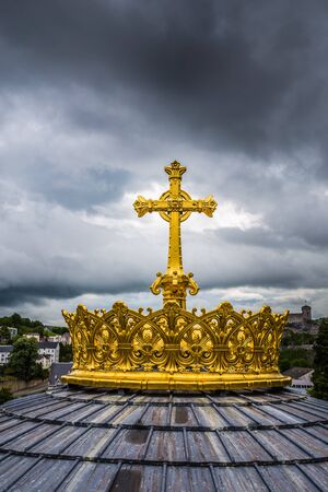 The Gilded Crown And Cross Surmounting The Dome Of Rosary Basilica - Sanctuary Of Our Lady Of Lourdes, Lourdes, Hautes-Pyrenees, Occitanie, France, Europeの写真素材
