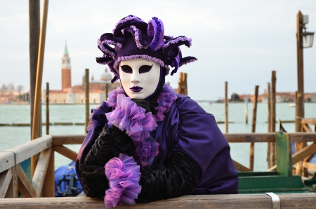 VENICE - MARCH 7: An unidentified masked person in costume in St. Mark's Square during the Carnival of Venice on March 7, 2011. The 2011 carnival was held from February 26th to March 8th.のeditorial素材