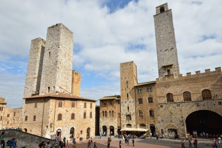 SAN GIMIGNANO, ITALY - OCT10  Tourists in the small medieval town with many medieval Skyscrapers - towers, it is a famus Unesco World Heritage site in Tuscany, October10 2012 in San Gimignano, Italy のeditorial素材