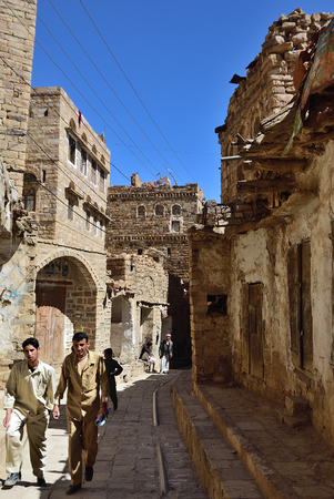 Thula, Yemen - MAR 14, 2010: People on the street in medieval of Thula. Thula is a UNESCO World Heritage City now destroyed by the civil warのeditorial素材