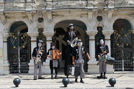 AVEIRO, PORTUGAL - JUNE 10, 2017: Street musicians perform a show on the street in Aveiro. Aveiro is one of the most popular tourist cities in Portugalのeditorial素材