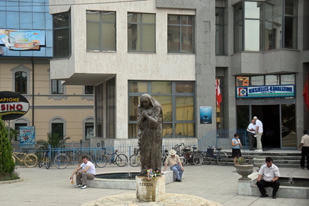 Shkoder, Albania - Aug 14, 2009: Statue of the Catholic nun and missionary Mother Teresa, Nobel Peace Prize laureateのeditorial素材
