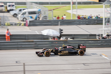 SEPANG  MARCH 28: Pastor Maldonado of Lotus F1 Team at 2015 Formula 1 Petronas Malaysia Grand Prix Qualifying Session at Sepang circuit on March 28 2015 in Sepang Malaysia.のeditorial素材