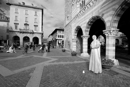 Piazza Duomo in Comoのeditorial素材